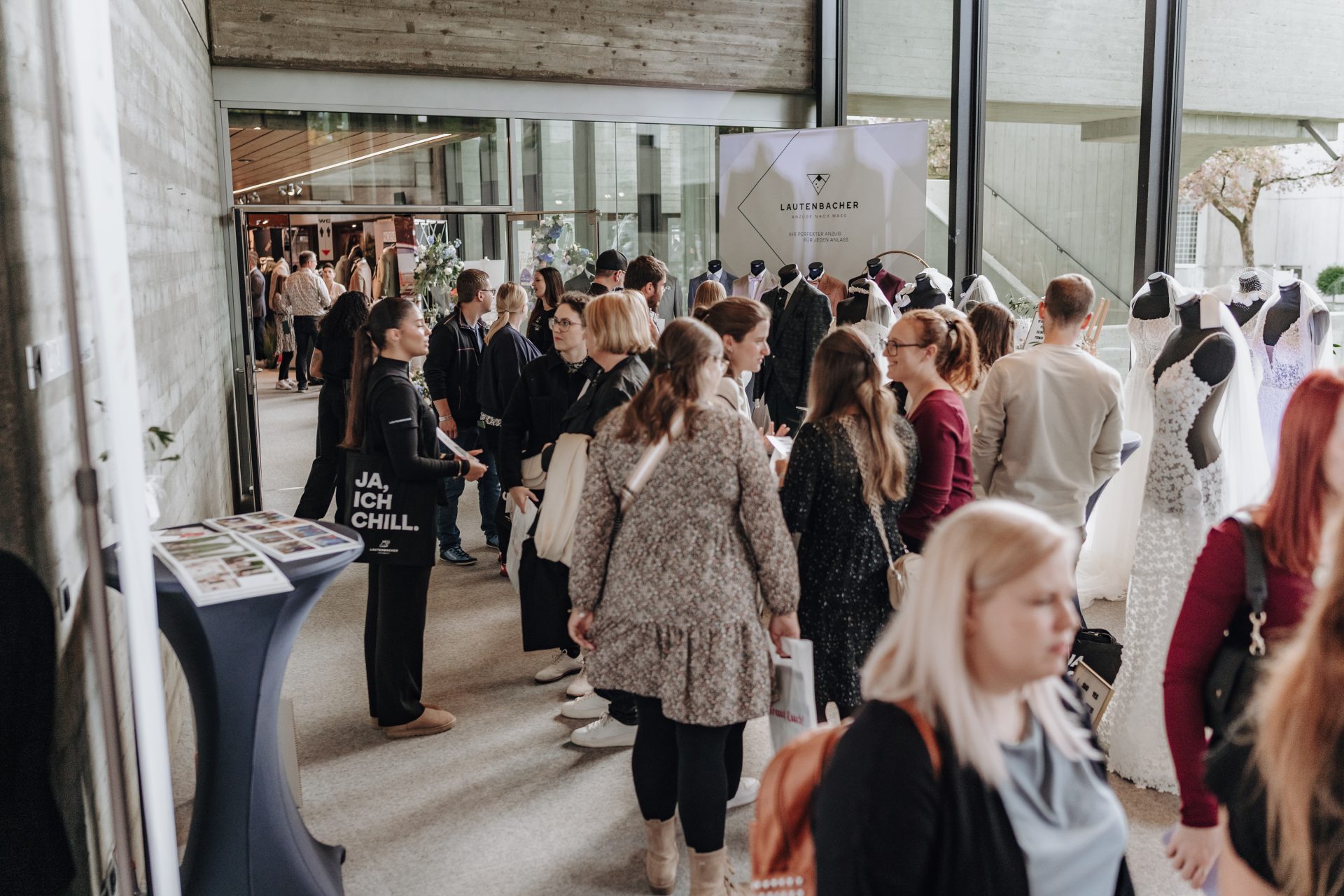 Pink Blumenillustration auf Weiß