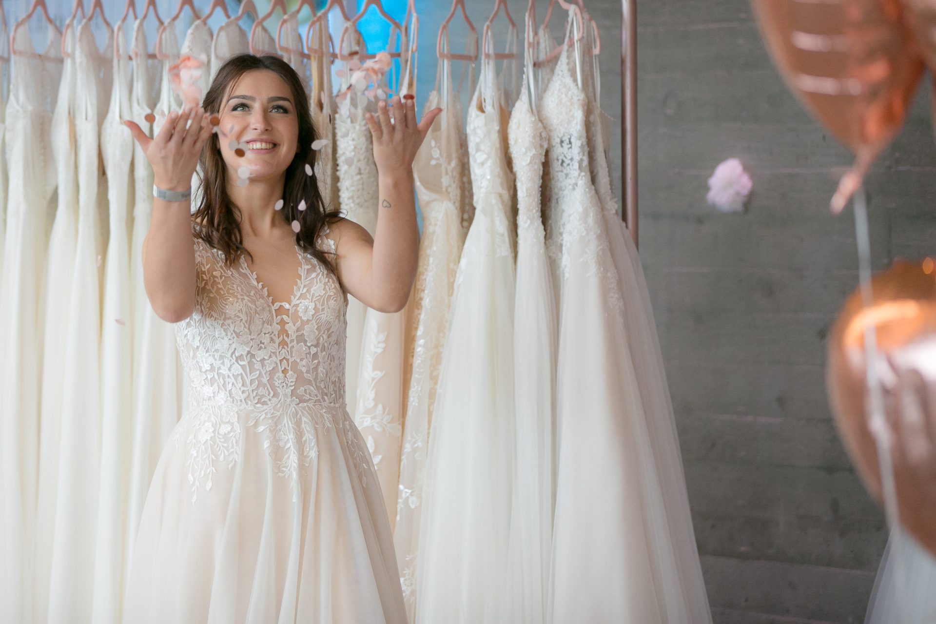 Pink Blumenillustration auf Weiß