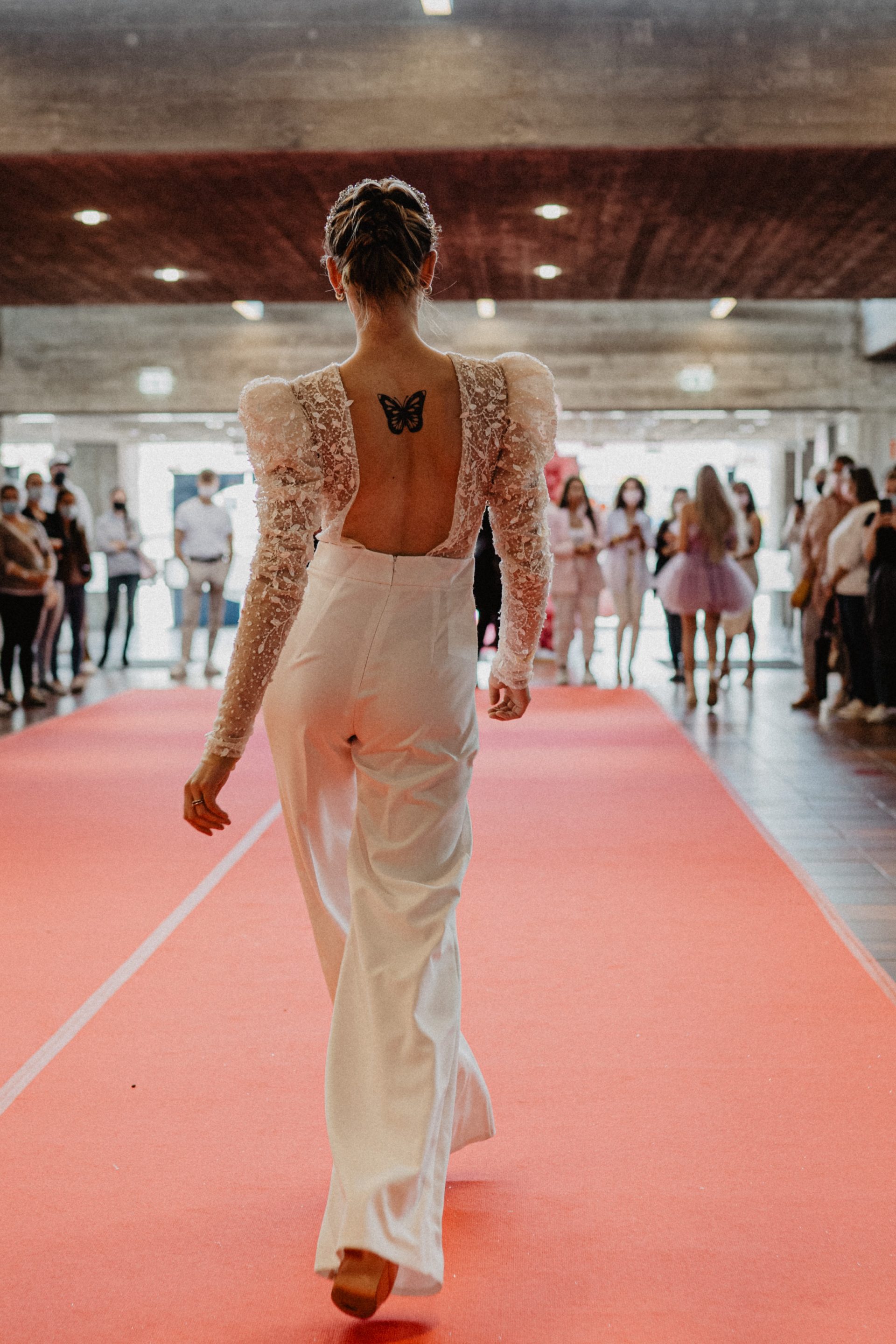 Model auf dem Laufsteg